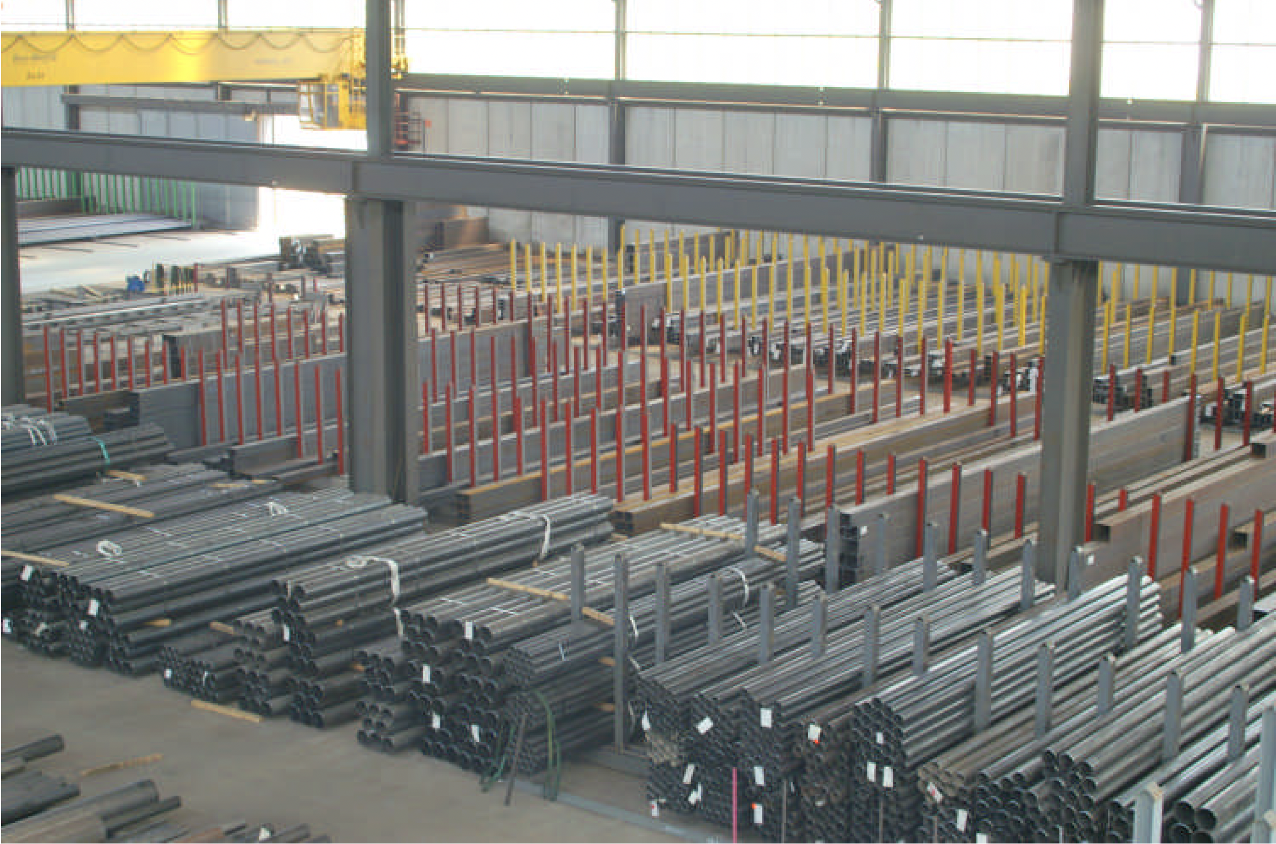 Cost-efficient compact storage of long hollow sections using a magnet system