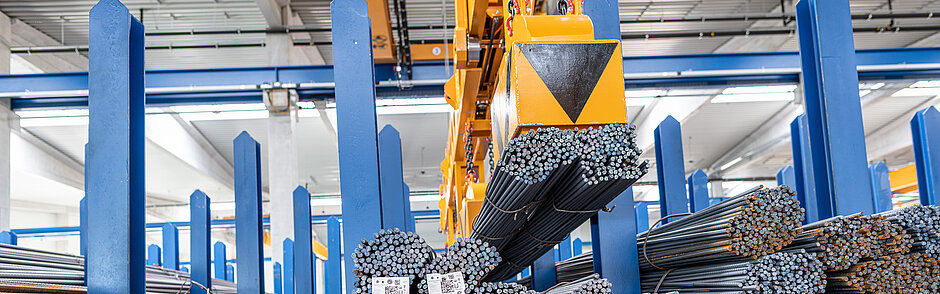 Move rebars with TRUNINGER in one-man operation.