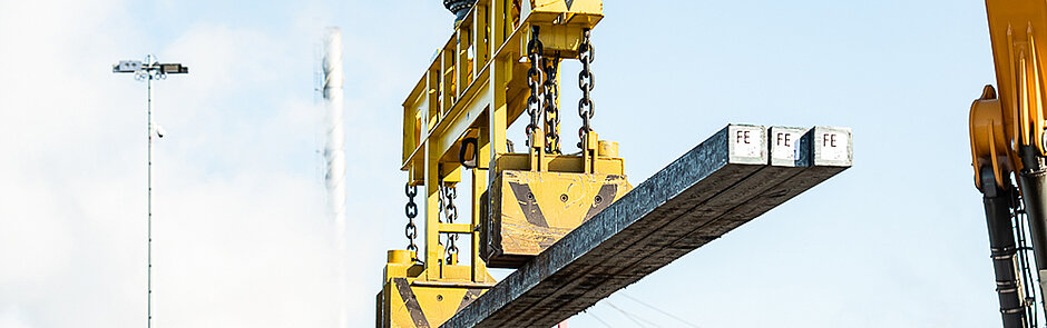 Safe handling of billets, slabs, and beam blanks with TRUNINGER.